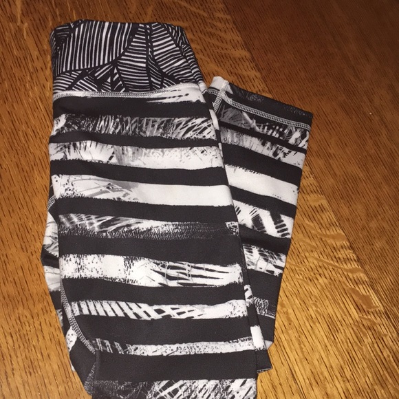 lululemon athletica Pants - Black and White Cotton Wunder Under Crop-NWOT